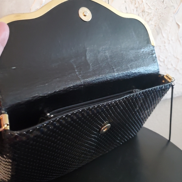 VINTAGE Gold & Black Chainmail Metal Mesh Purse with Snake Shoulder Strap - Picture 3 of 9